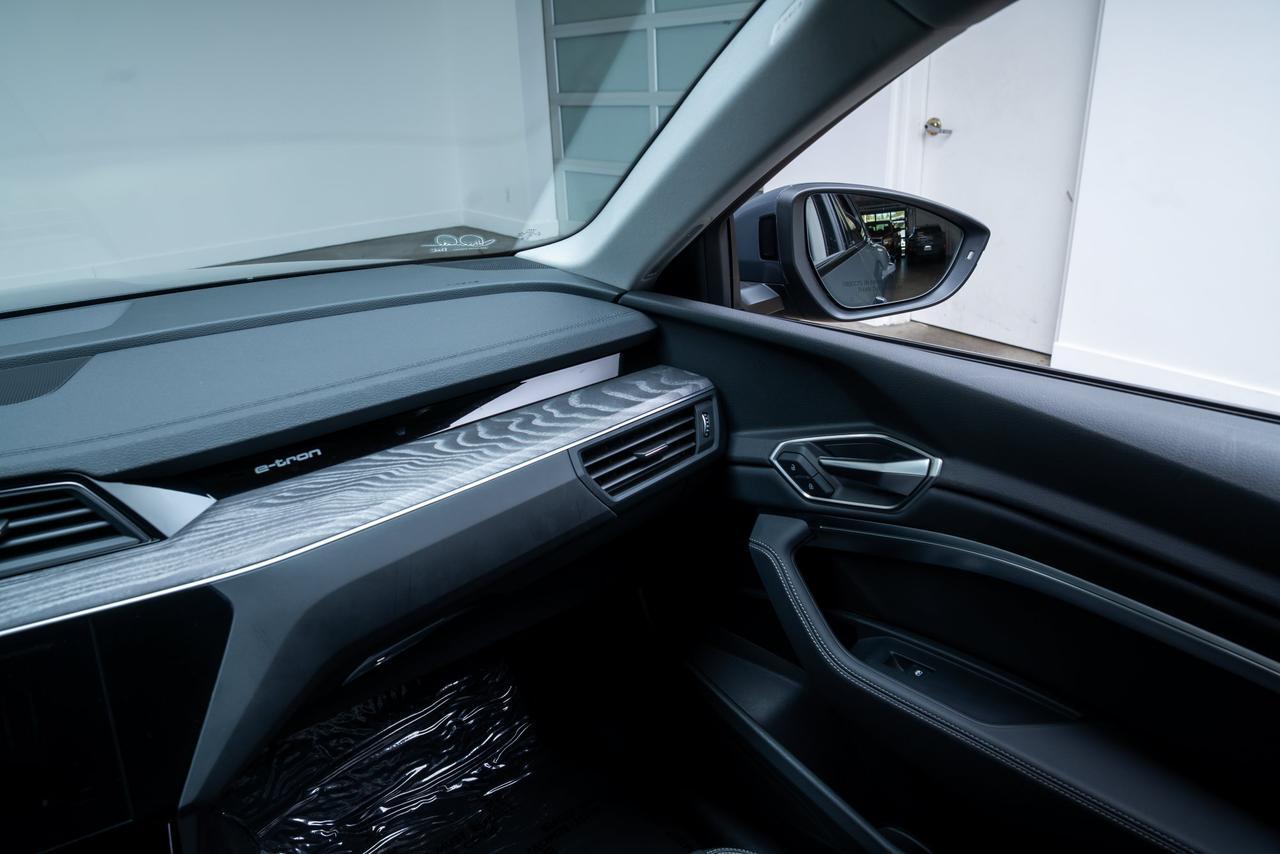 2024 Audi Q8 e-tron Premium 1 Owner / Adaptive Cruise / Panoramic Roof Portland OR