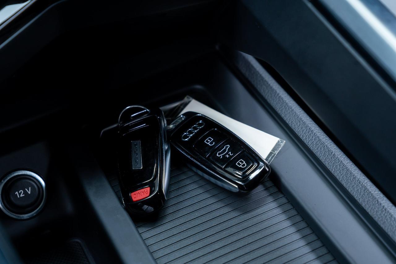 2024 Audi Q8 e-tron Premium 1 Owner / Adaptive Cruise / Panoramic Roof Portland OR