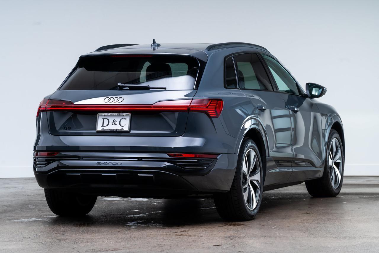 2024 Audi Q8 e-tron Premium 1 Owner / Adaptive Cruise / Panoramic Roof Portland OR