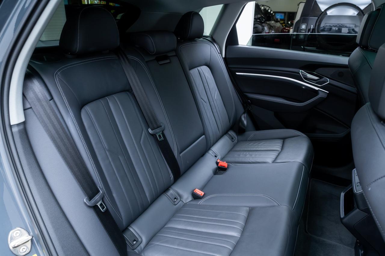 2024 Audi Q8 e-tron Premium 1 Owner / Adaptive Cruise / Panoramic Roof Portland OR