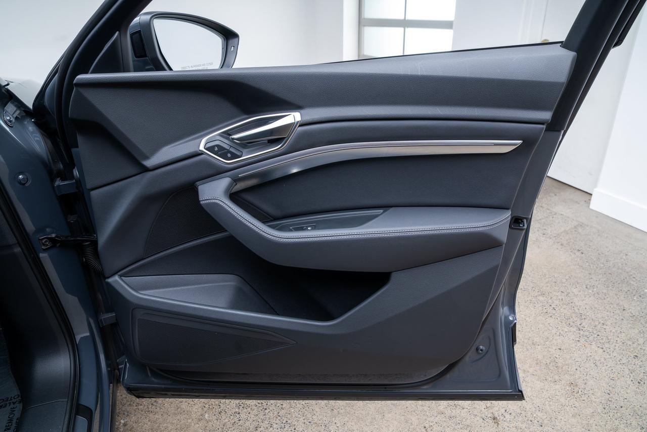 2024 Audi Q8 e-tron Premium 1 Owner / Adaptive Cruise / Panoramic Roof Portland OR