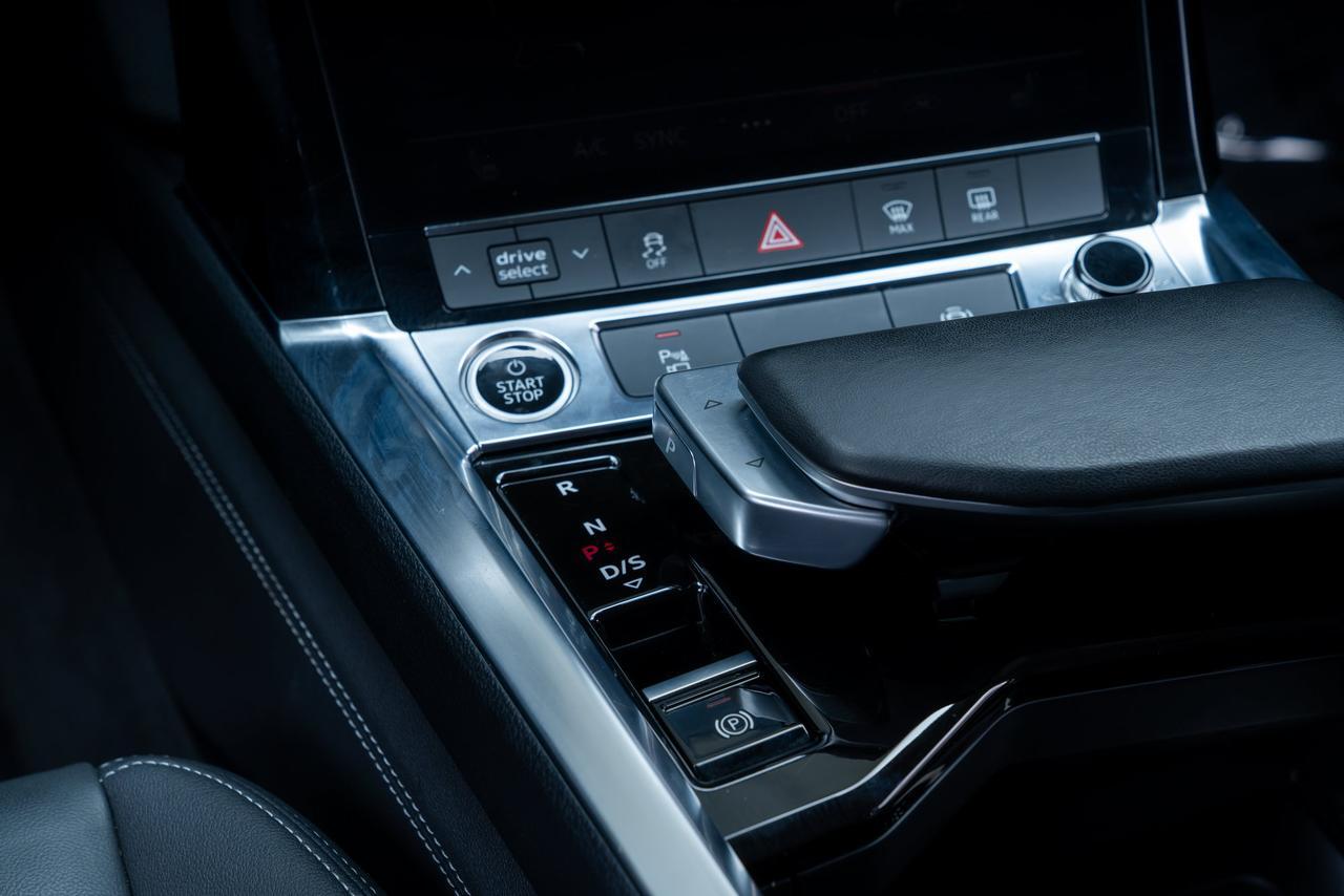 2024 Audi Q8 e-tron Premium 1 Owner / Adaptive Cruise / Panoramic Roof Portland OR