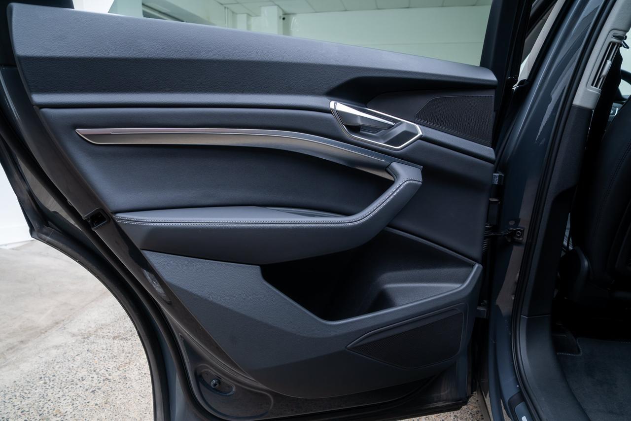 2024 Audi Q8 e-tron Premium 1 Owner / Adaptive Cruise / Panoramic Roof Portland OR