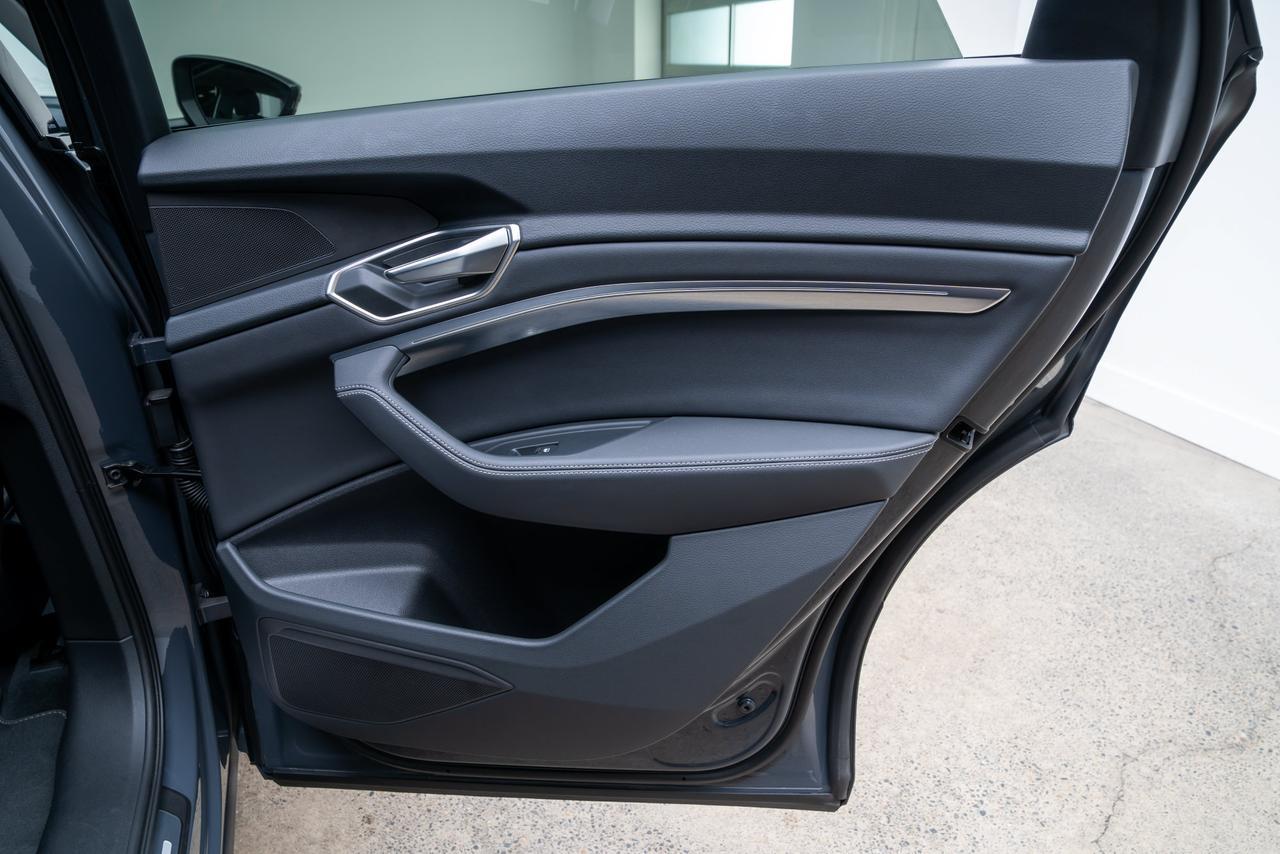 2024 Audi Q8 e-tron Premium 1 Owner / Adaptive Cruise / Panoramic Roof Portland OR