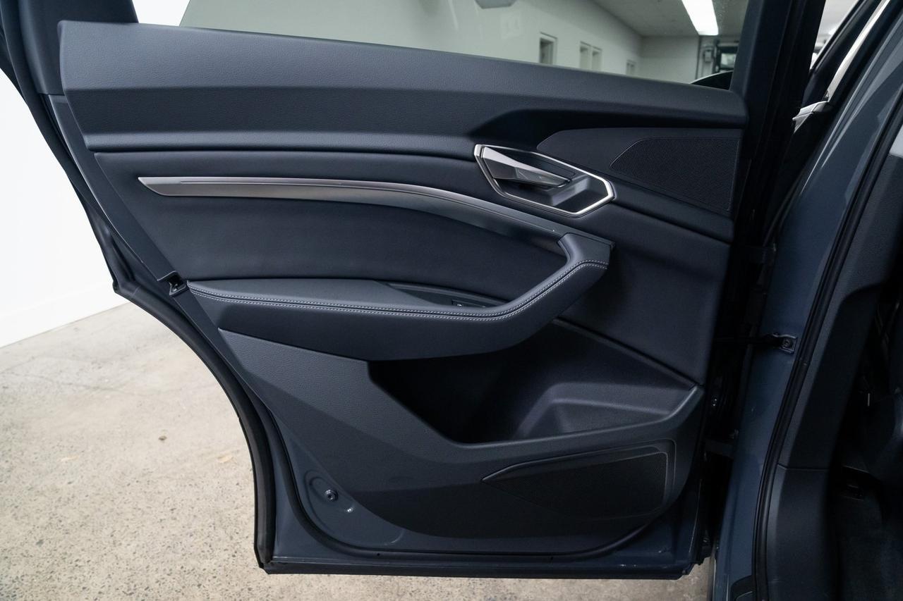 2024 Audi Q8 e-tron Premium 1 Owner Heated Seats Portland OR