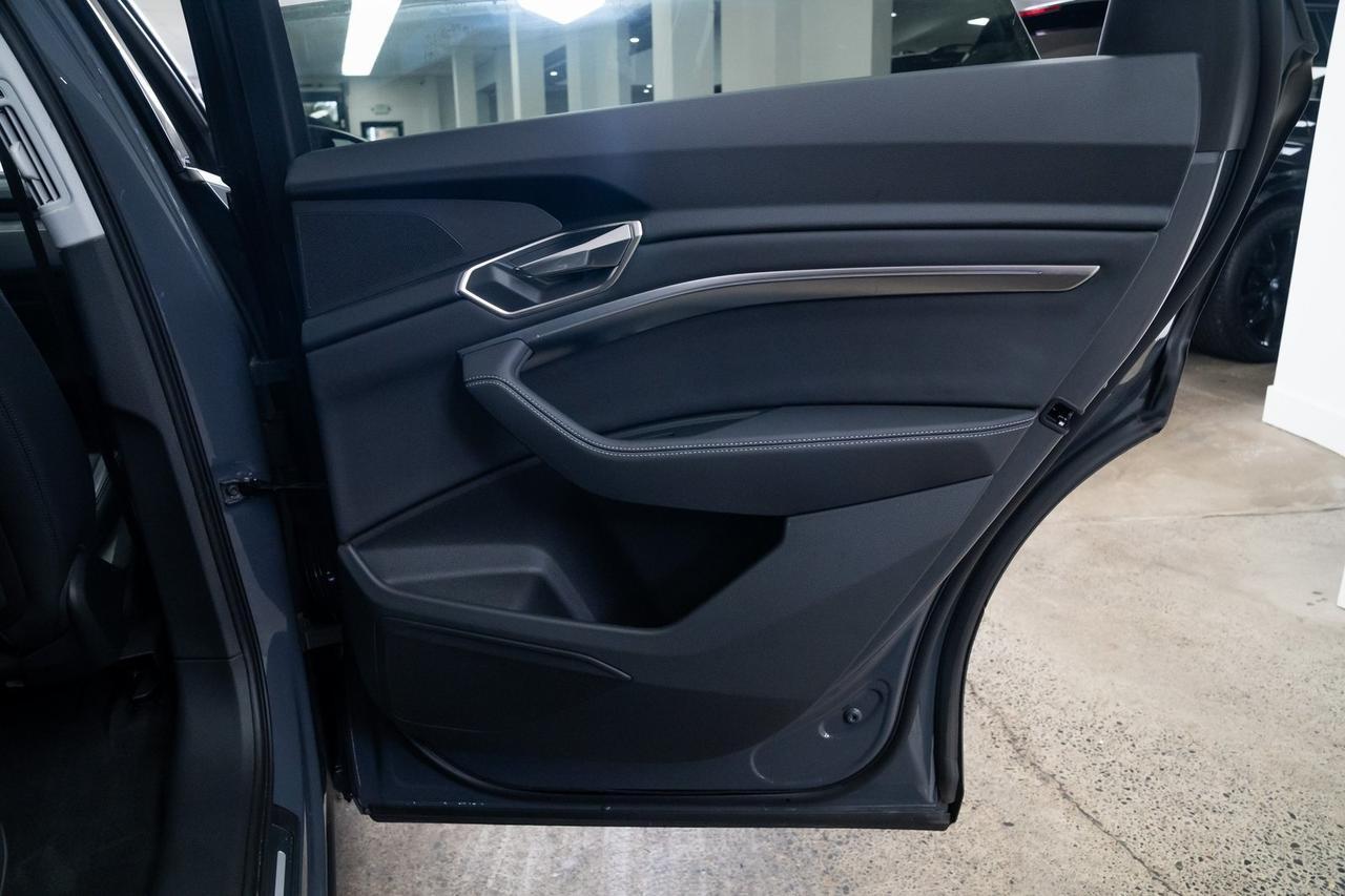 2024 Audi Q8 e-tron Premium 1 Owner Heated Seats Portland OR