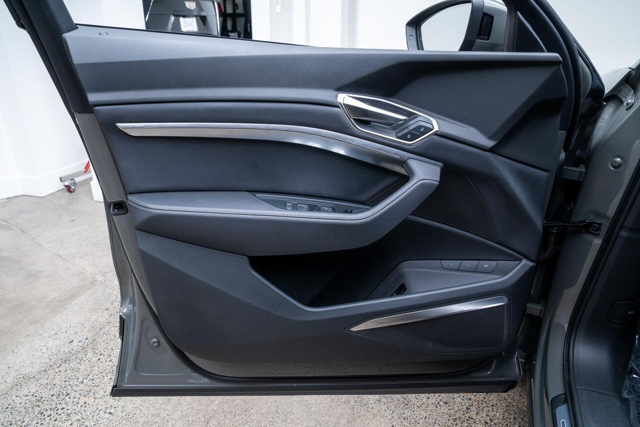 2024 Audi Q8 e-tron Premium Plus 1 Owner Bang &amp; Olufsen Sound Ventilated Seats Portland OR