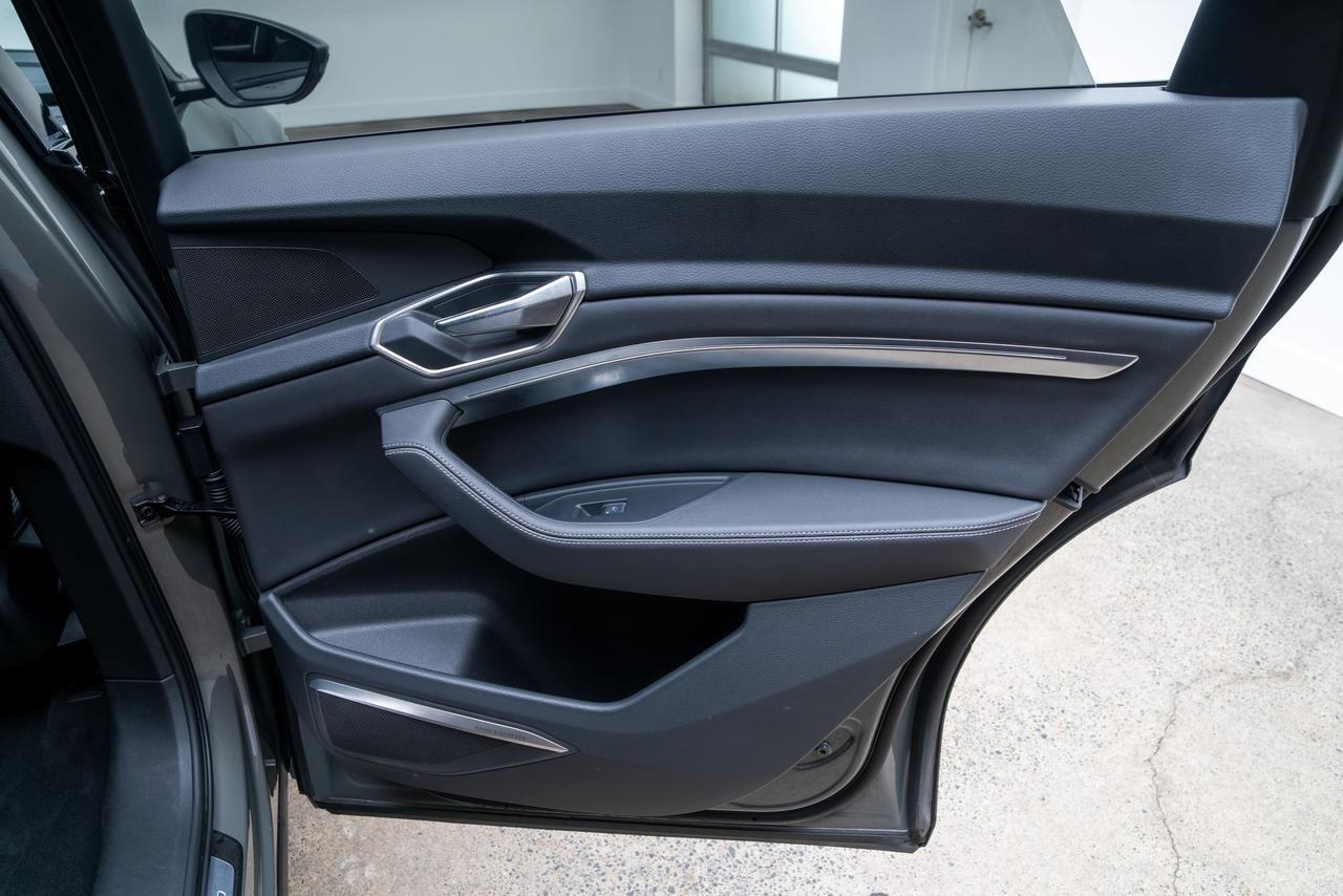 2024 Audi Q8 e-tron Premium Plus 1 Owner Bang &amp; Olufsen Sound Ventilated Seats Portland OR
