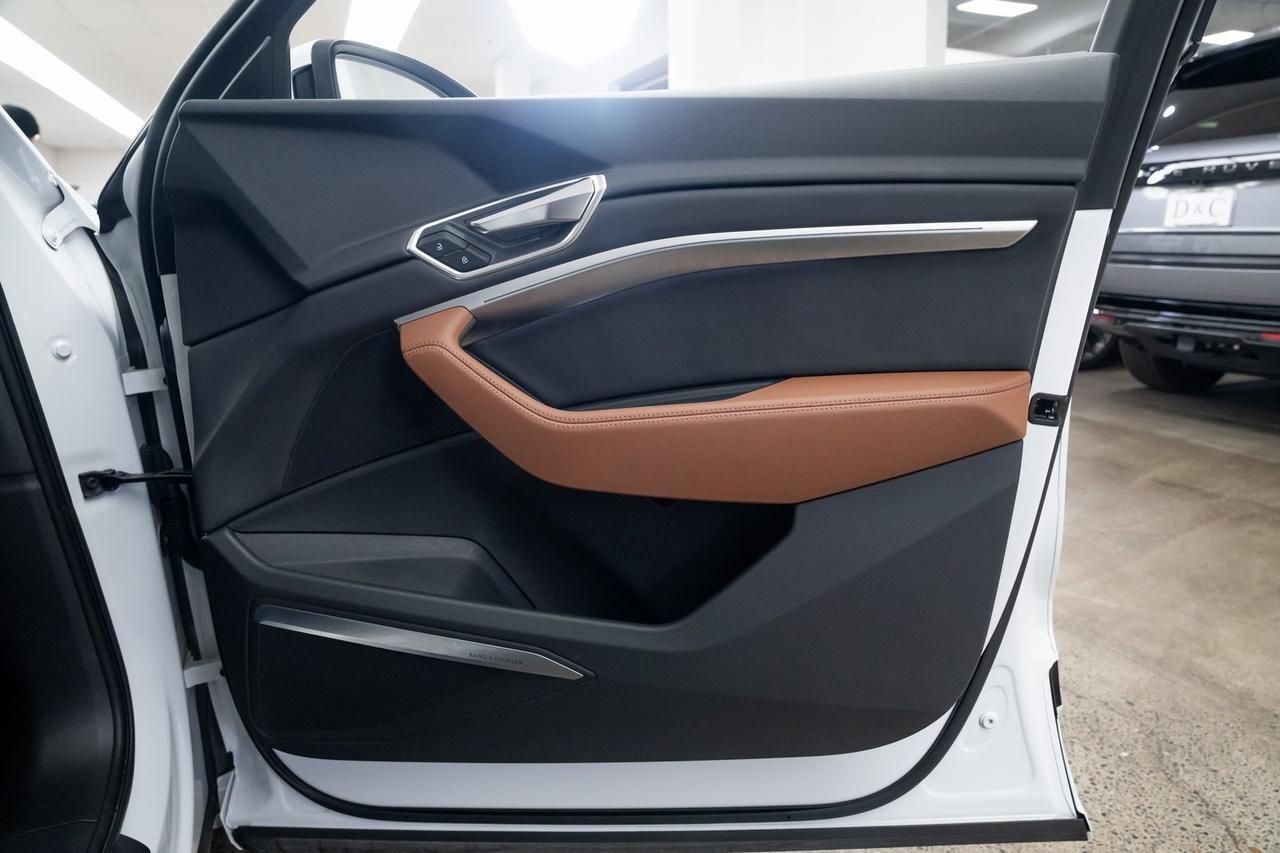 2024 Audi Q8 e-tron Premium Plus 1-Owner Bang &amp; Olufsen Tow Hitch Portland OR