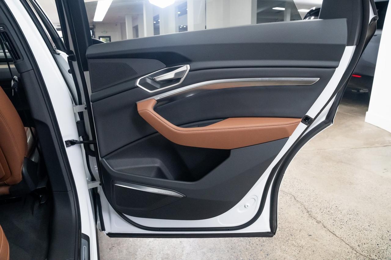 2024 Audi Q8 e-tron Premium Plus 1-Owner Bang &amp; Olufsen Tow Hitch Portland OR