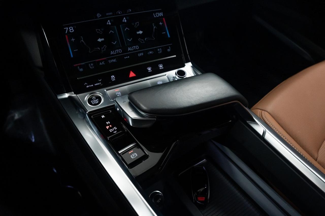 2024 Audi Q8 e-tron Premium Plus 1-Owner Bang &amp; Olufsen Tow Hitch Portland OR