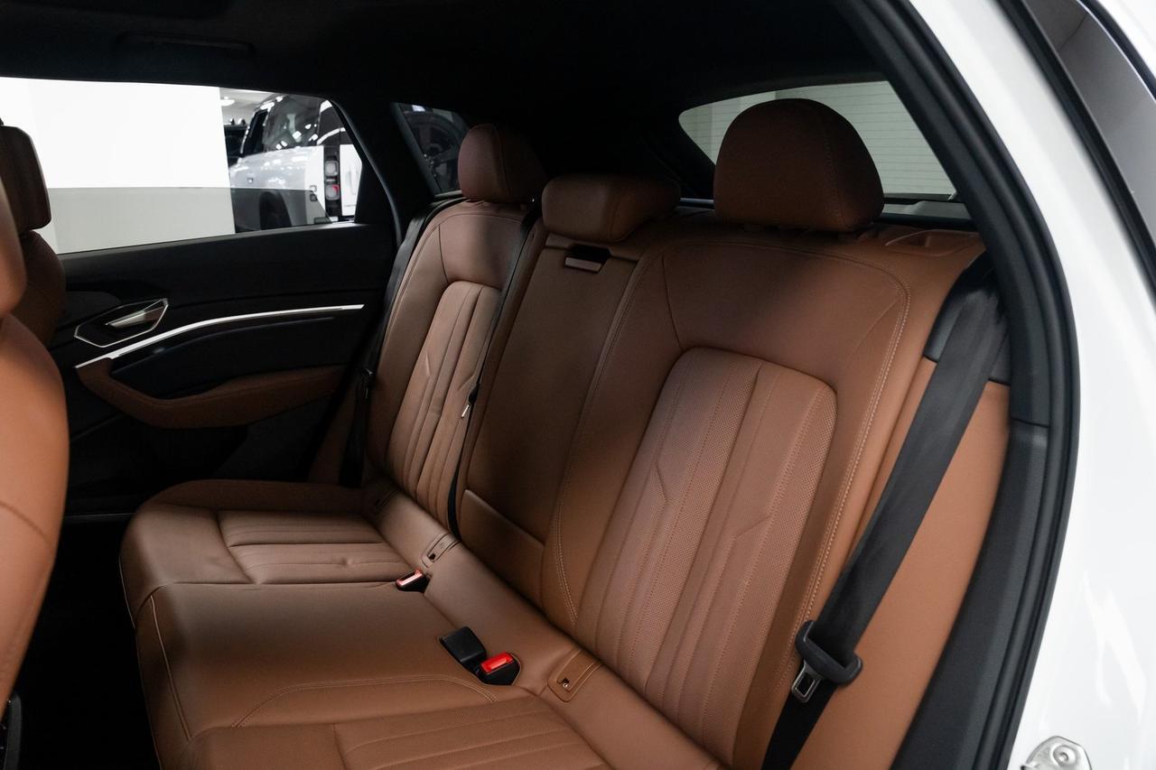 2024 Audi Q8 e-tron Premium Plus 1-Owner Bang &amp; Olufsen Tow Hitch Portland OR