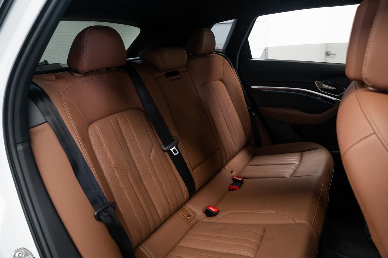 2024 Audi Q8 e-tron Premium Plus 1-Owner Bang &amp; Olufsen Tow Hitch Portland OR