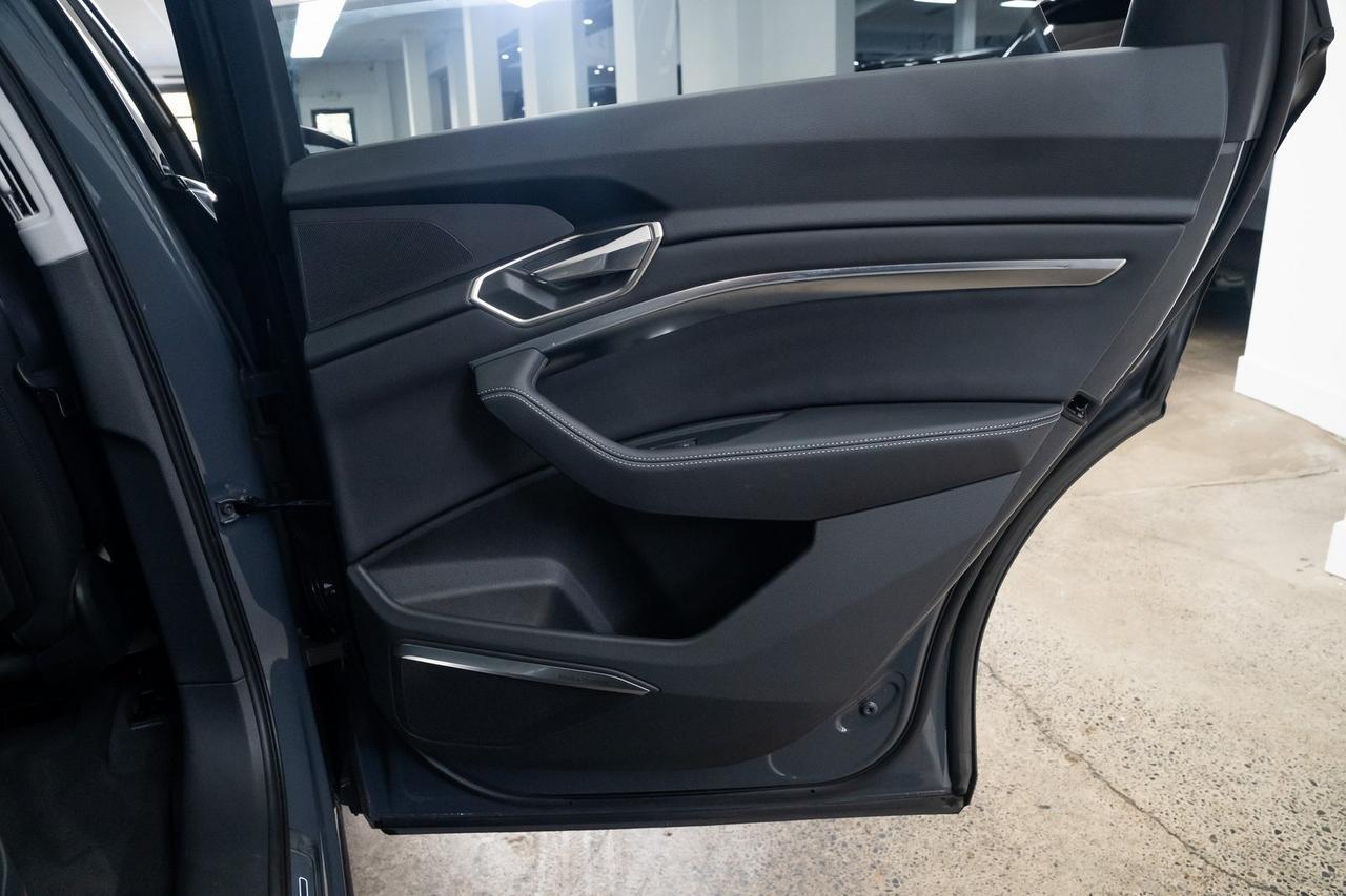 2024 Audi Q8 e-tron Premium Plus 1 Owner Vented Seats AC Charging Package Portland OR