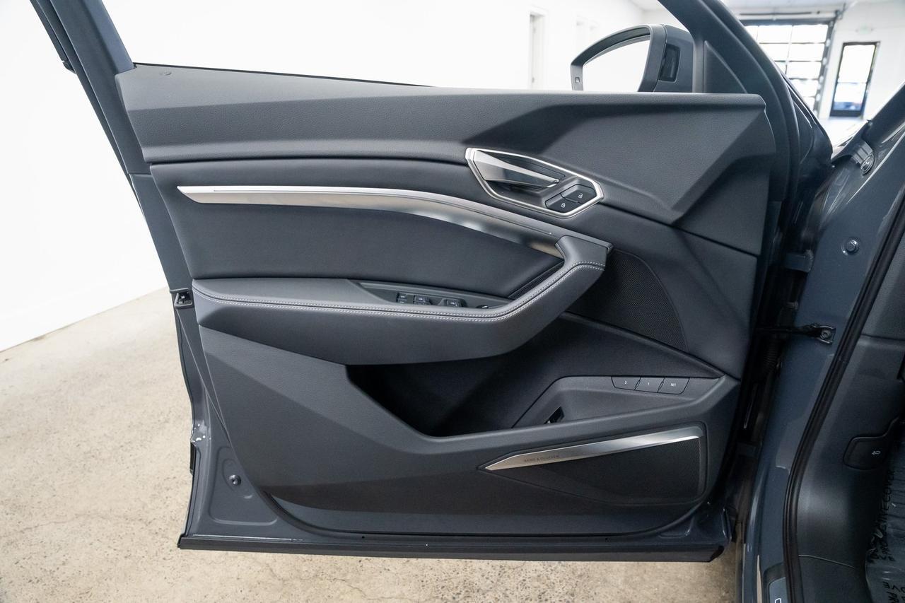 2024 Audi Q8 e-tron Premium Plus 1 Owner Vented Seats AC Charging Package Portland OR
