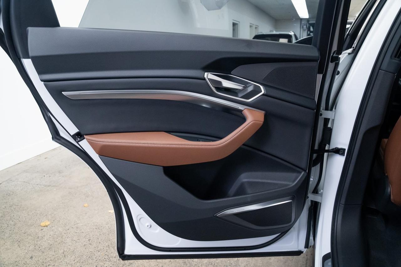 2024 Audi Q8 e-tron Premium Plus 1 Owner Vented Seats Portland OR