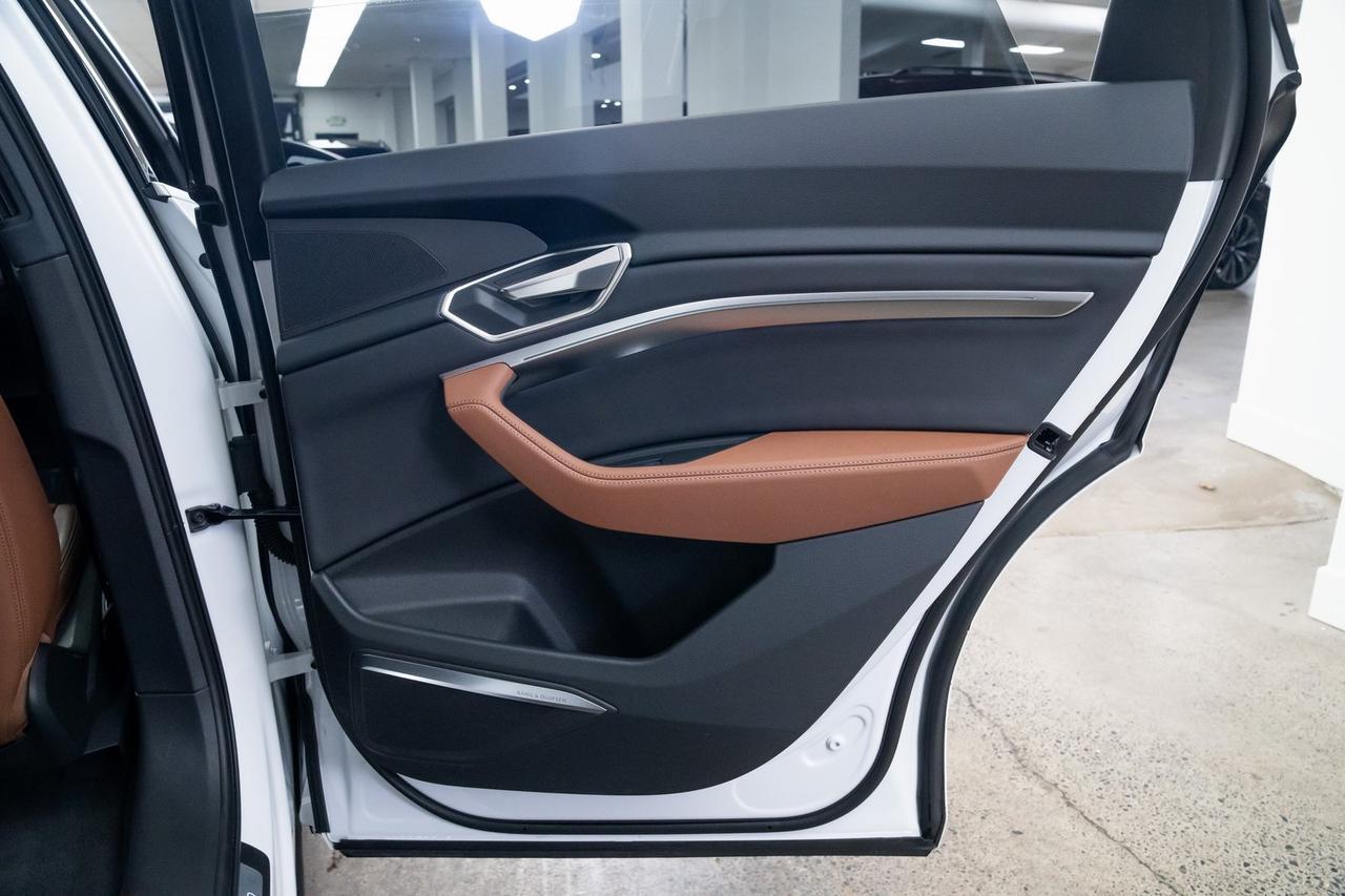 2024 Audi Q8 e-tron Premium Plus 1 Owner Vented Seats Portland OR