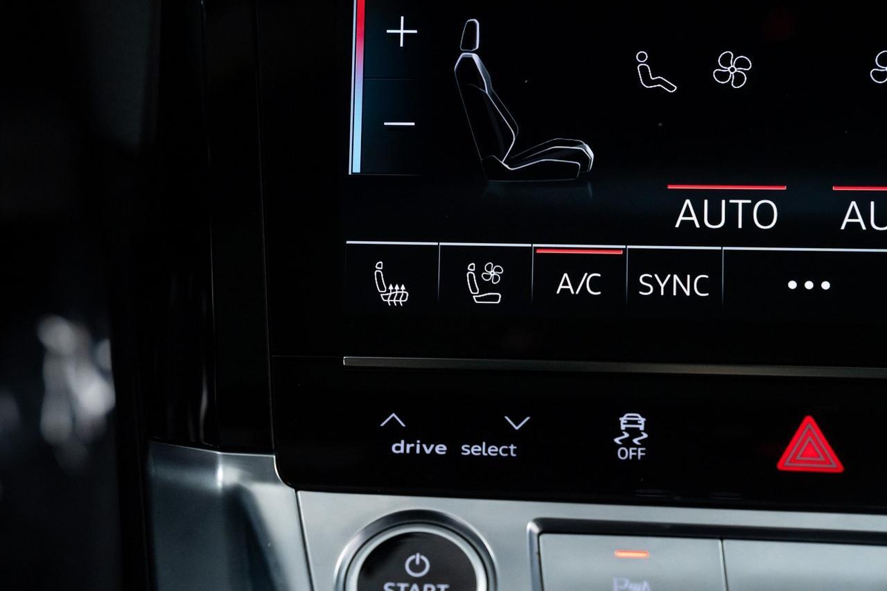 2024 Audi Q8 e-tron Premium Plus 1 Owner Vented Seats Portland OR