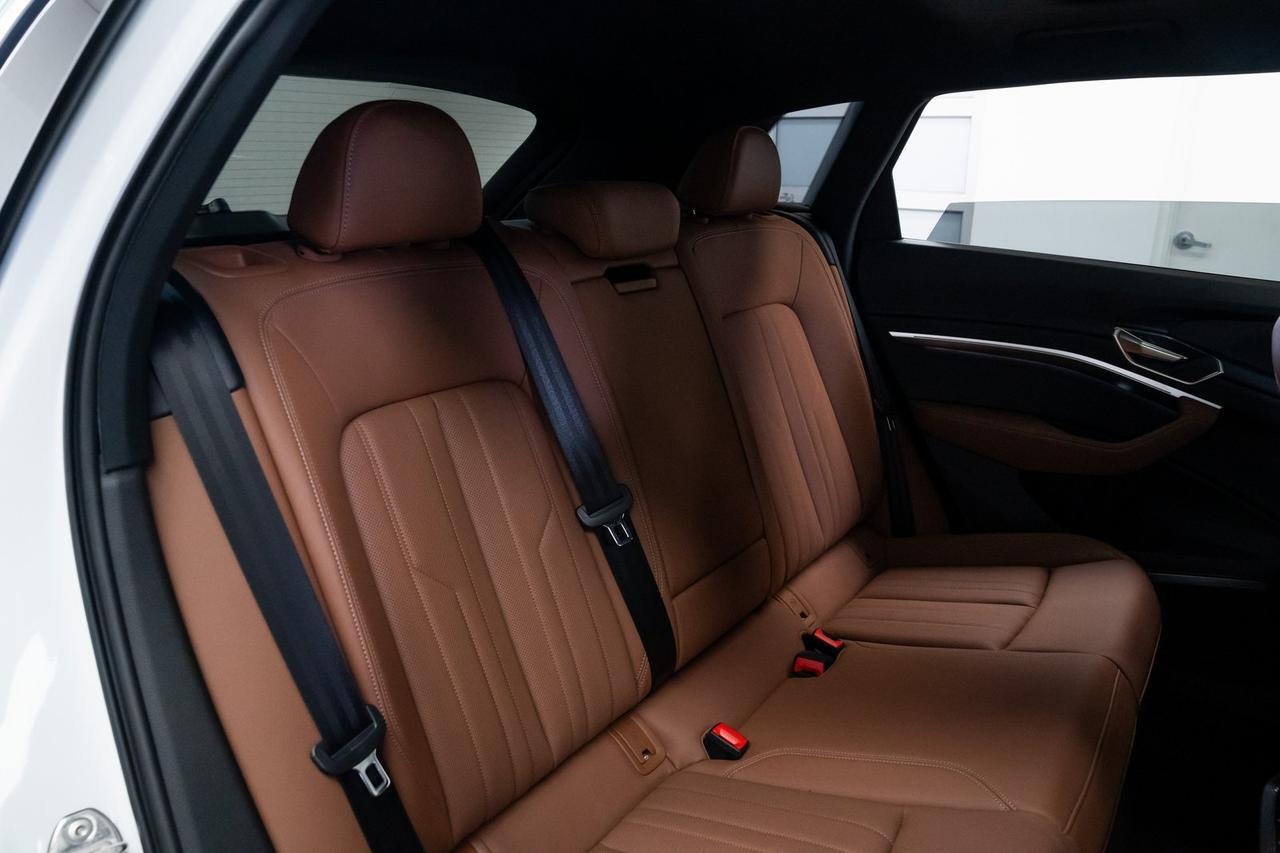 2024 Audi Q8 e-tron Premium Plus 1 Owner Vented Seats Portland OR