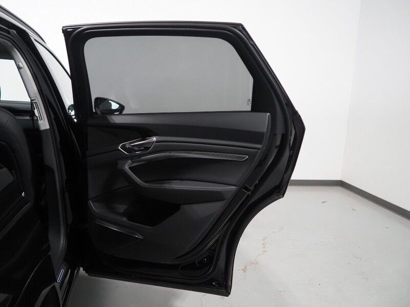 2024 Audi Q8 e-tron Premium Plus Quattro *BLACK OPTIC PKG, NAVIGATION, VIRTUAL COCKPIT, ADAPTIVE CRUISE, SAFETY ALERTS, 360 CAMERAS, PANO MOONROOF, LEATHER, CLIMATE SEATS, HEATED STEERING, BANG & OLUFSEN, WIRELESS CHARGING, ANDROID & APPLE Round Rock TX