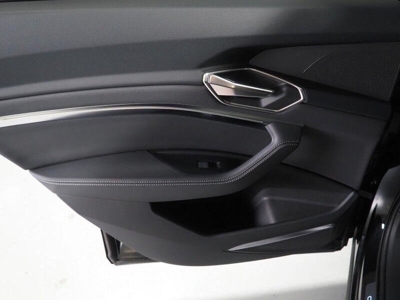 2024 Audi Q8 e-tron Premium Plus Quattro *BLACK OPTIC PKG, NAVIGATION, VIRTUAL COCKPIT, ADAPTIVE CRUISE, SAFETY ALERTS, 360 CAMERAS, PANO MOONROOF, LEATHER, CLIMATE SEATS, HEATED STEERING, BANG & OLUFSEN, WIRELESS CHARGING, ANDROID & APPLE Round Rock TX