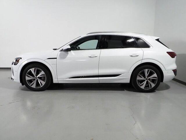 2024 Audi Q8 e-tron Premium Plus Quattro *NAVIGATION, VIRTUAL COCKPIT, ADAPTIVE CRUISE, SAFETY ALERTS, 360 CAMERAS, PANO MOONROOF, LEATHER, CLIMATE SEATS, HEATED STEERING, BANG & OLUFSEN, WIRELESS CHARGING, ANDROID & APPLE Round Rock TX