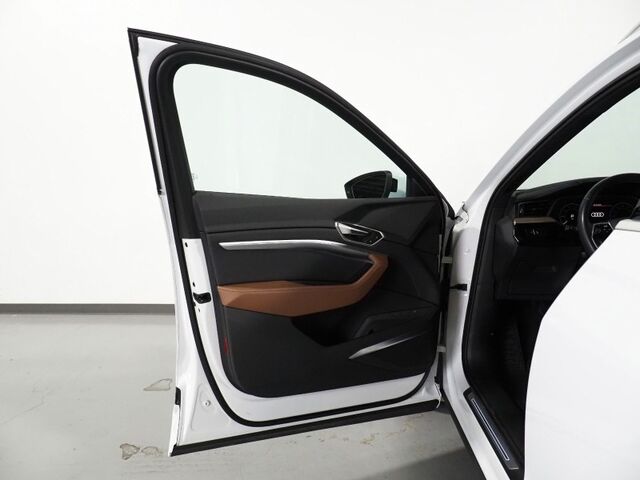 2024 Audi Q8 e-tron Premium Plus Quattro *NAVIGATION, VIRTUAL COCKPIT, ADAPTIVE CRUISE, SAFETY ALERTS, 360 CAMERAS, PANO MOONROOF, LEATHER, CLIMATE SEATS, HEATED STEERING, BANG & OLUFSEN, WIRELESS CHARGING, ANDROID & APPLE Round Rock TX