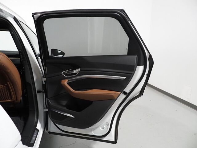 2024 Audi Q8 e-tron Premium Plus Quattro *NAVIGATION, VIRTUAL COCKPIT, ADAPTIVE CRUISE, SAFETY ALERTS, 360 CAMERAS, PANO MOONROOF, LEATHER, CLIMATE SEATS, HEATED STEERING, BANG & OLUFSEN, WIRELESS CHARGING, ANDROID & APPLE Round Rock TX
