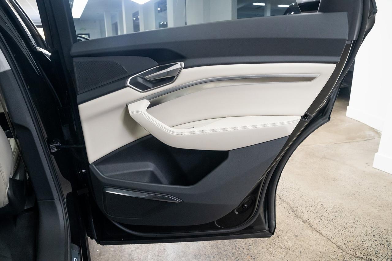 2024 Audi Q8 e-tron Premium Plus Vented Seats Bang &amp; Olufsen Audio Portland OR