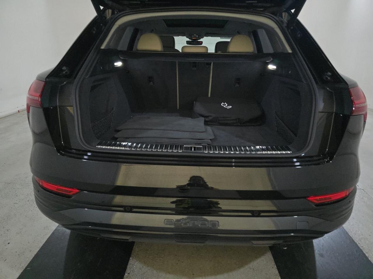 2024 Audi Q8 e-tron Premium Plus quattro Bang &amp; Olufsen Sound Ventilated Seats Portland OR
