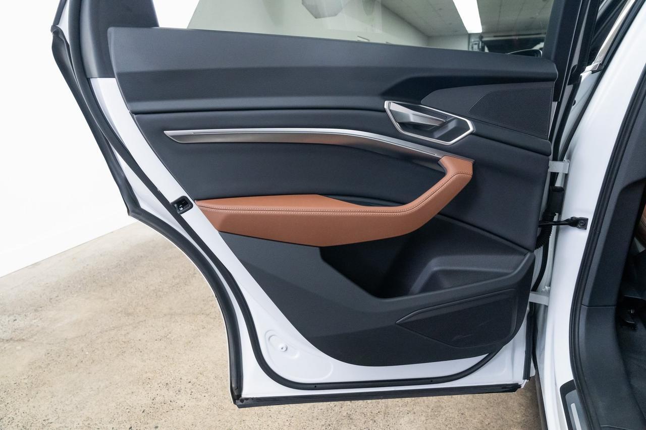 2024 Audi Q8 e-tron Premium quattro 1 Owner Adaptive Cruise Panoramic Moonroof Portland OR