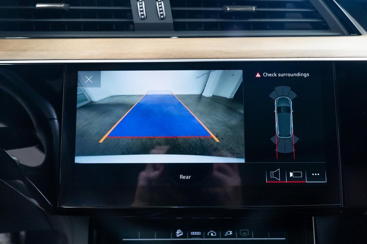 2024 Audi Q8 e-tron Premium quattro 1 Owner Adaptive Cruise Panoramic Moonroof Portland OR