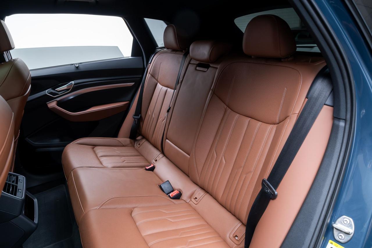 2024 Audi Q8 e-tron Prestige 1 Owner Black Optic Bang &amp; Olufsen Audio Portland OR