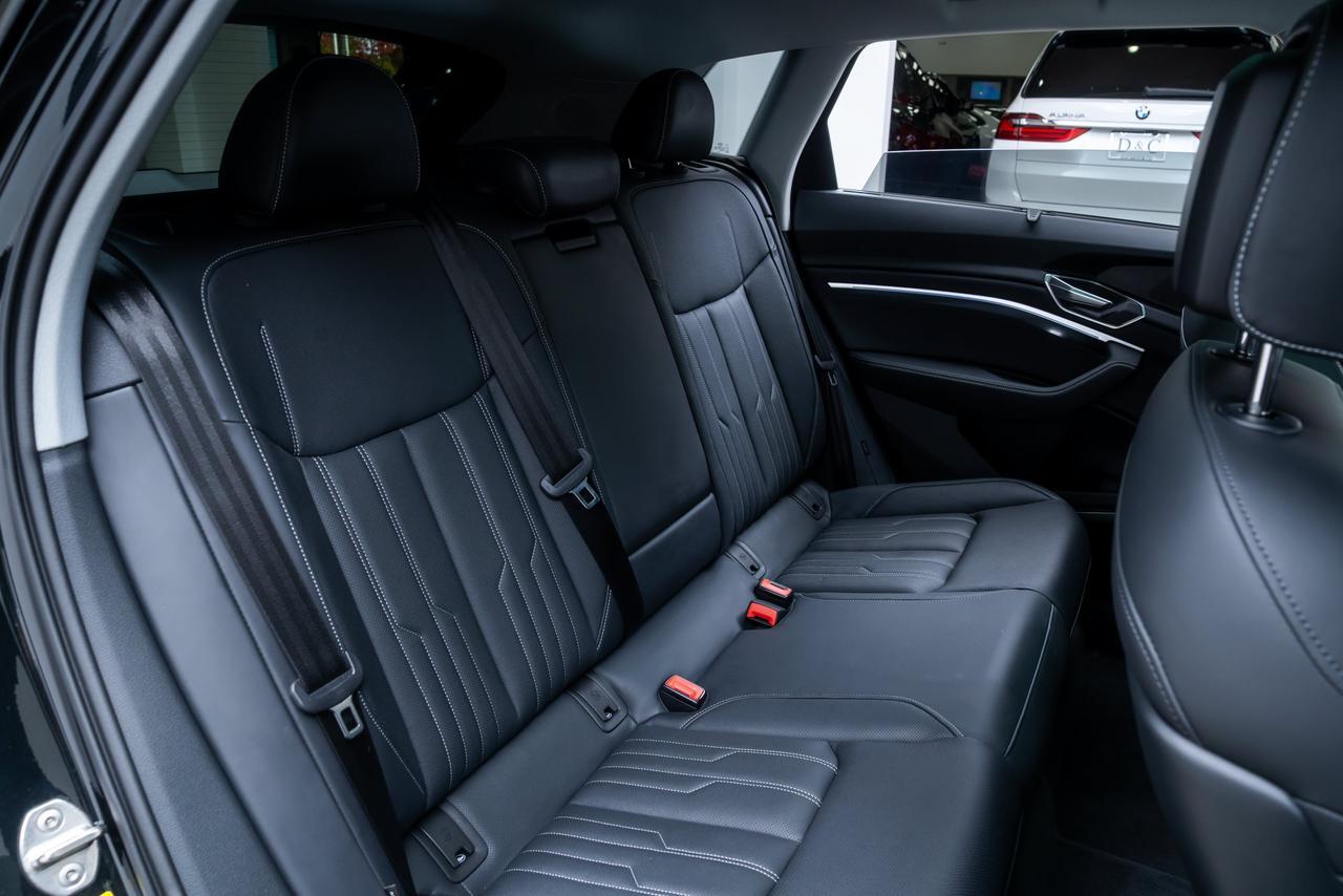 2024 Audi Q8 e-tron Prestige 1 Owner / Black Optic Package / Bang &amp; Olufsen Aud Portland OR