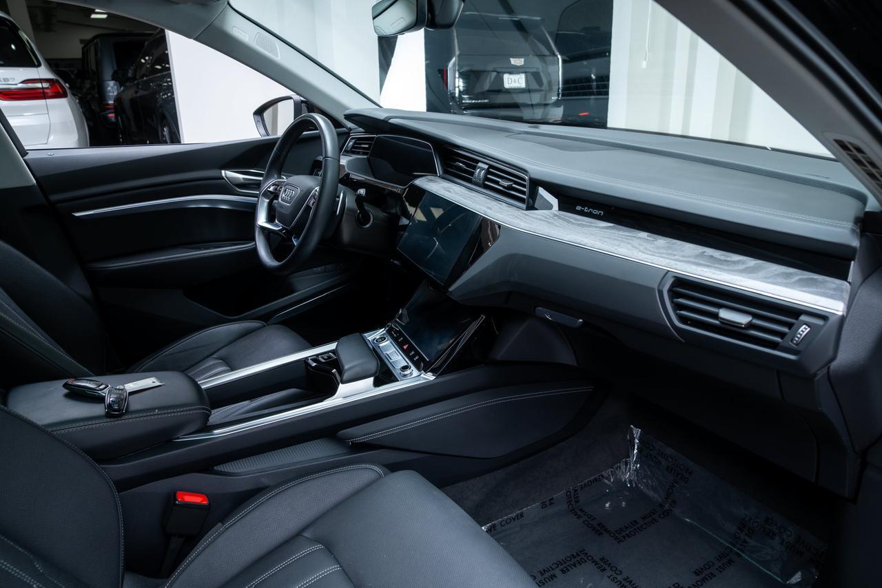2024 Audi Q8 e-tron Prestige 1 Owner / Black Optic Package / Bang &amp; Olufsen Aud Portland OR
