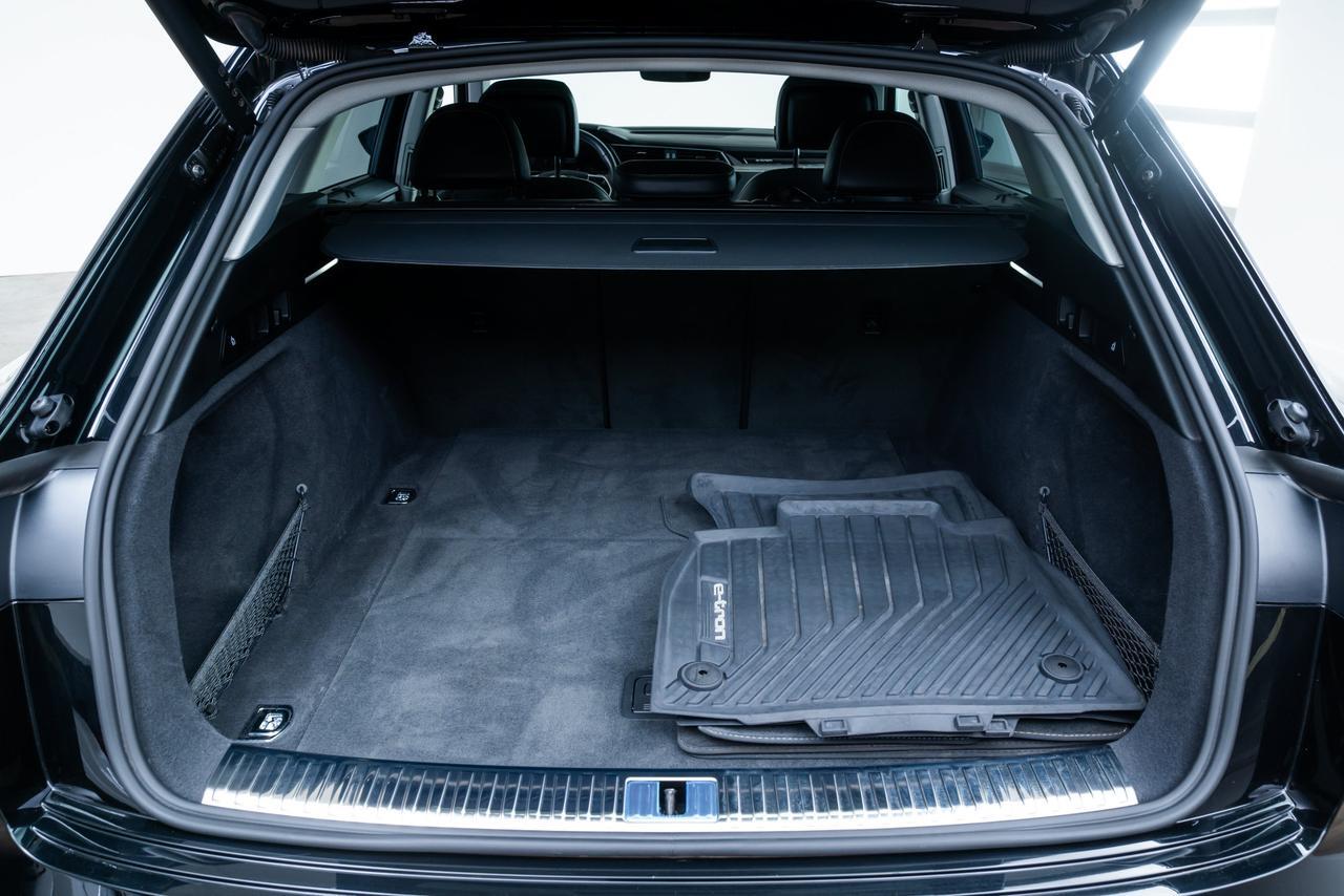 2024 Audi Q8 e-tron Prestige 1 Owner / Black Optic Package / Bang &amp; Olufsen Aud Portland OR