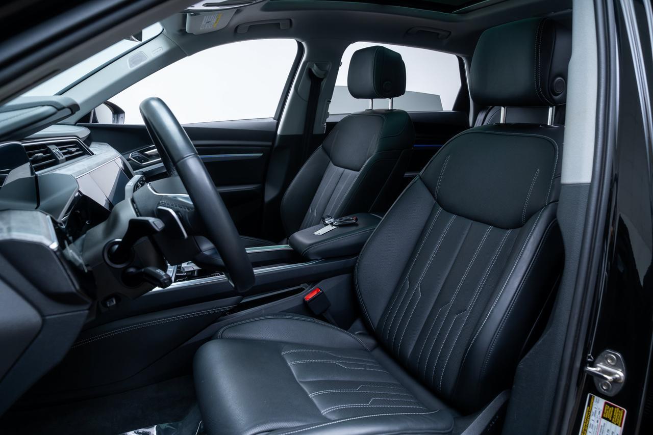 2024 Audi Q8 e-tron Prestige 1 Owner / Black Optic Package / Bang &amp; Olufsen Aud Portland OR