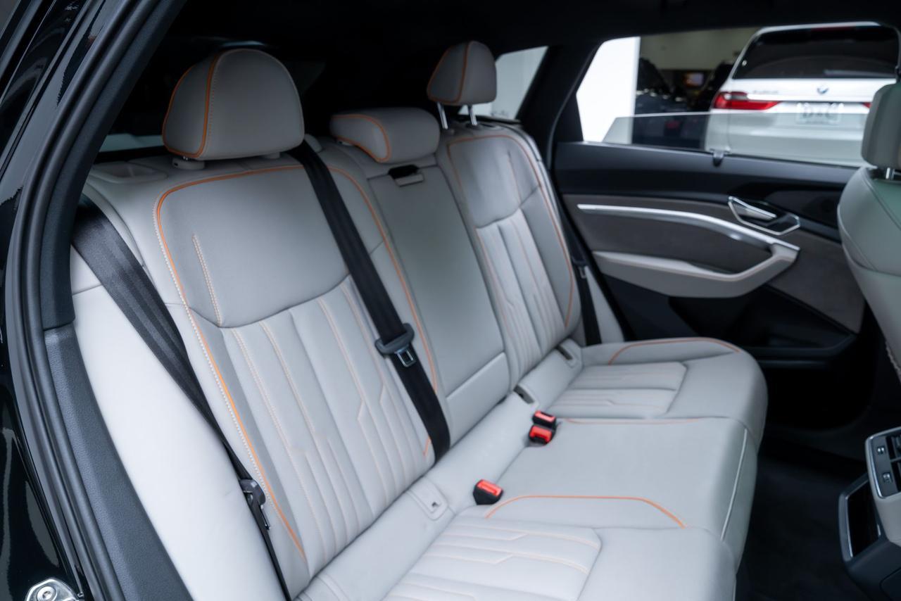 2024 Audi Q8 e-tron Prestige 1 Owner / Launch Edition / Bang &amp; Olufsen Sound Portland OR