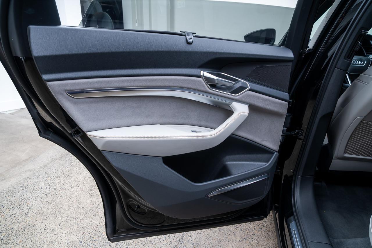 2024 Audi Q8 e-tron Prestige 1 Owner / Launch Edition / Bang &amp; Olufsen Sound Portland OR