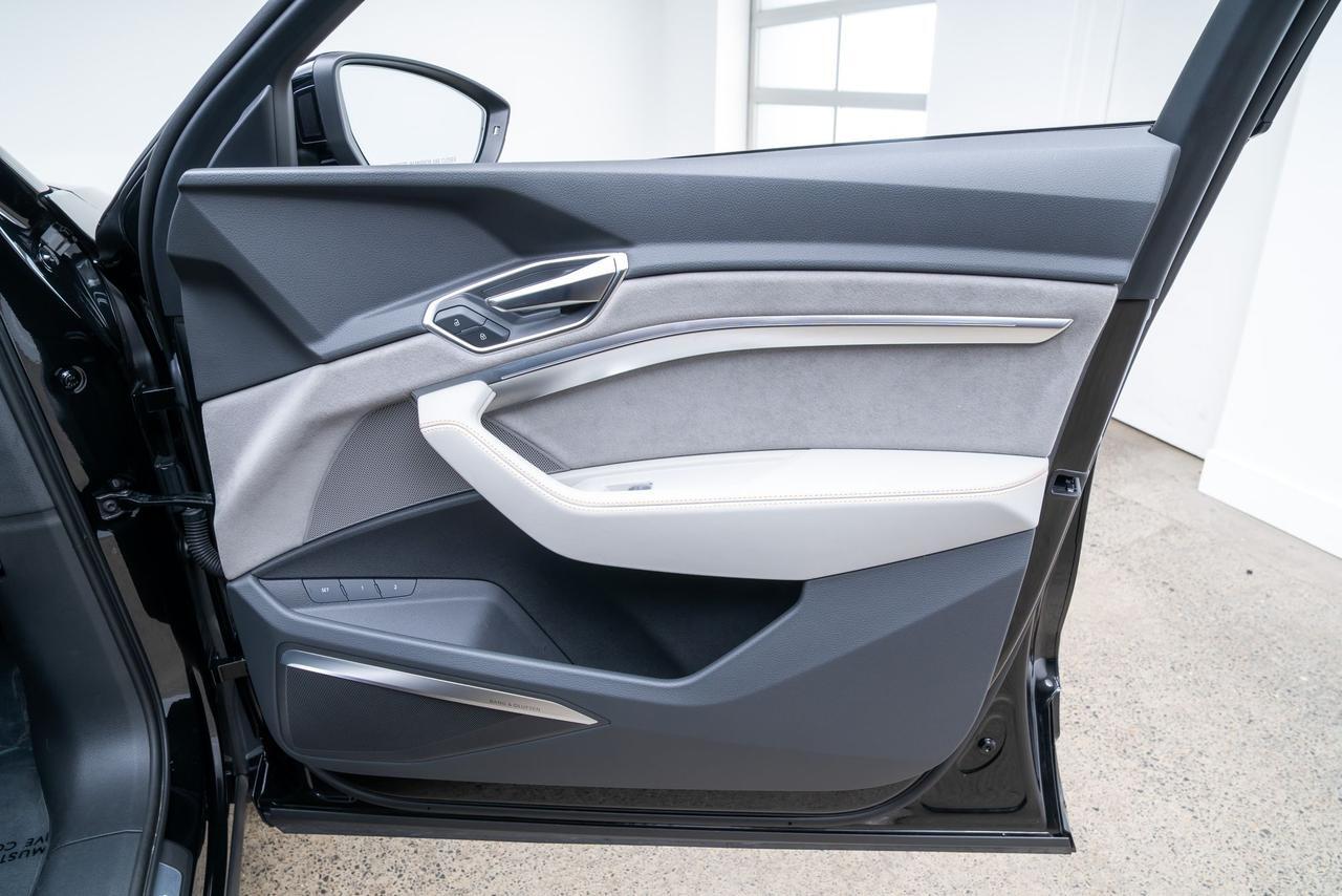 2024 Audi Q8 e-tron Prestige 1 Owner / Launch Edition / Bang &amp; Olufsen Sound Portland OR