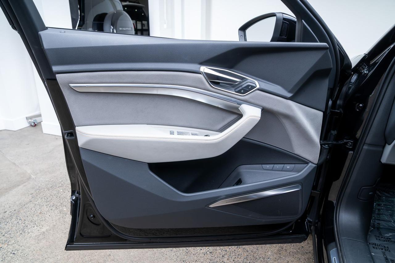 2024 Audi Q8 e-tron Prestige 1 Owner / Launch Edition / Bang &amp; Olufsen Sound Portland OR