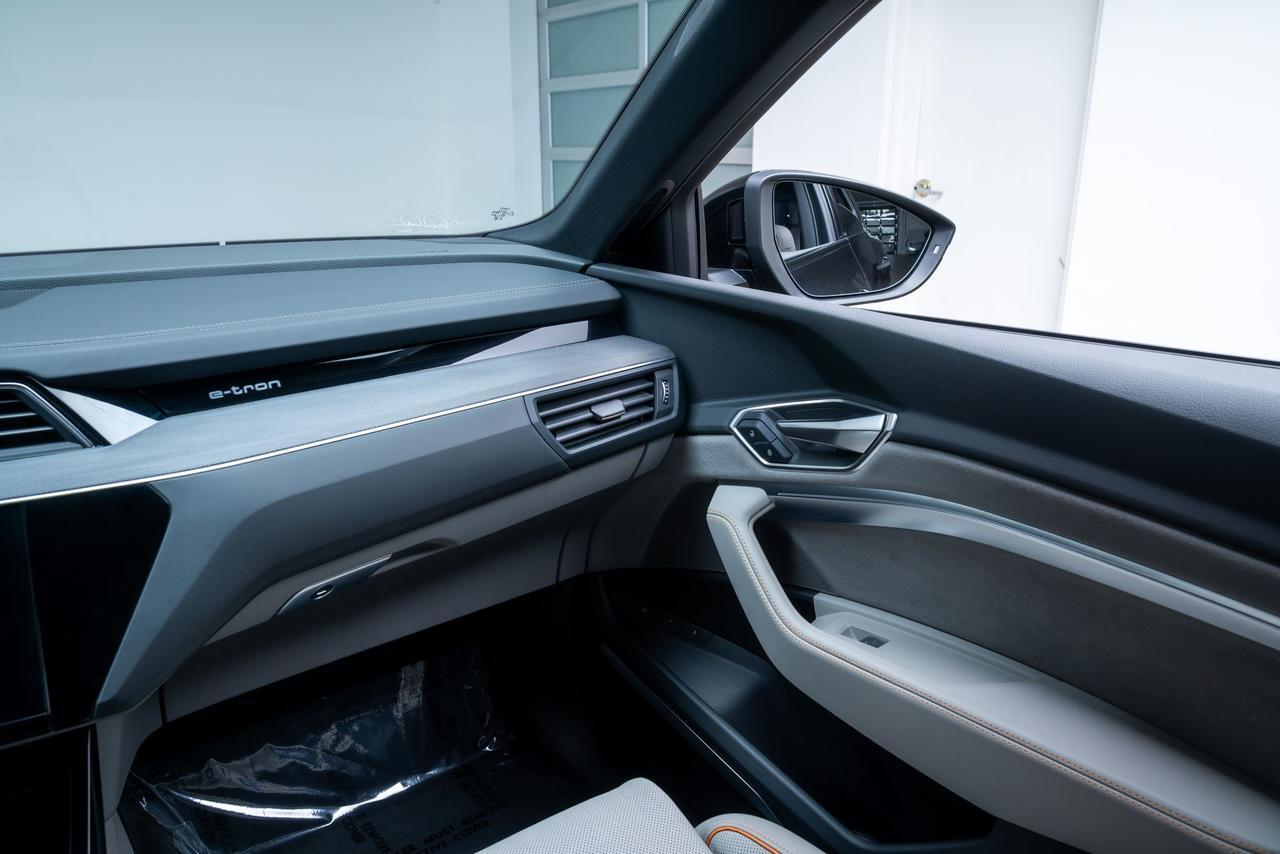 2024 Audi Q8 e-tron Prestige 1 Owner / Launch Edition / Bang &amp; Olufsen Sound Portland OR