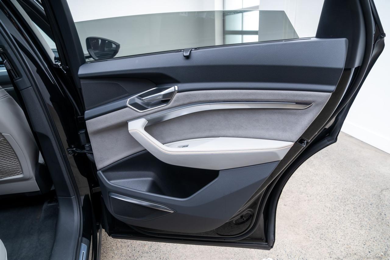 2024 Audi Q8 e-tron Prestige 1 Owner / Launch Edition / Bang &amp; Olufsen Sound Portland OR