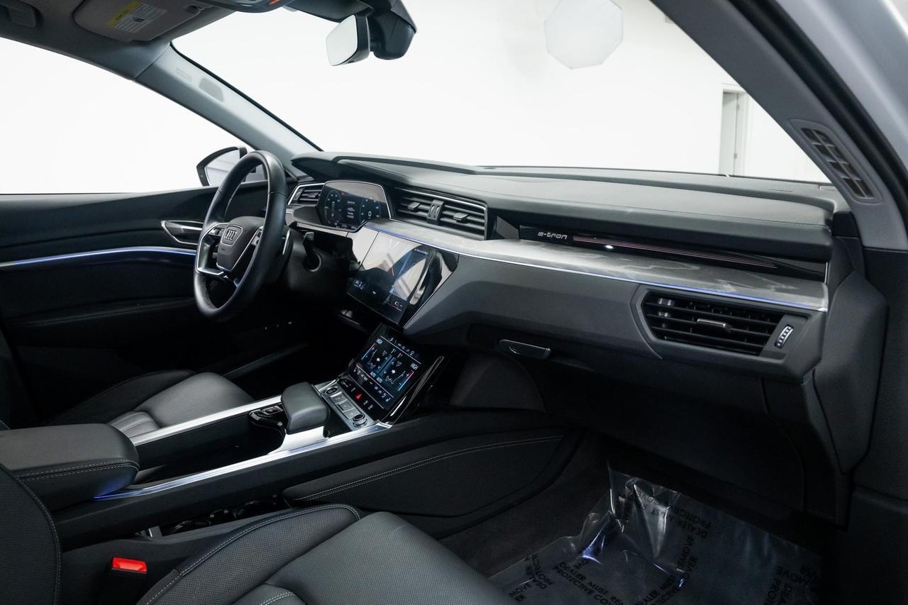 2024 Audi Q8 e-tron Prestige 1 Owner Vented Seats Black Optic Package Portland OR