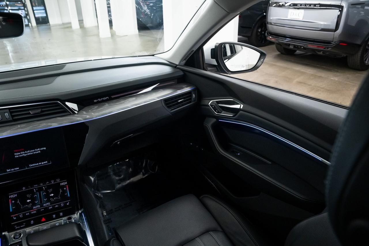 2024 Audi Q8 e-tron Prestige 1 Owner Vented Seats Black Optic Package Portland OR