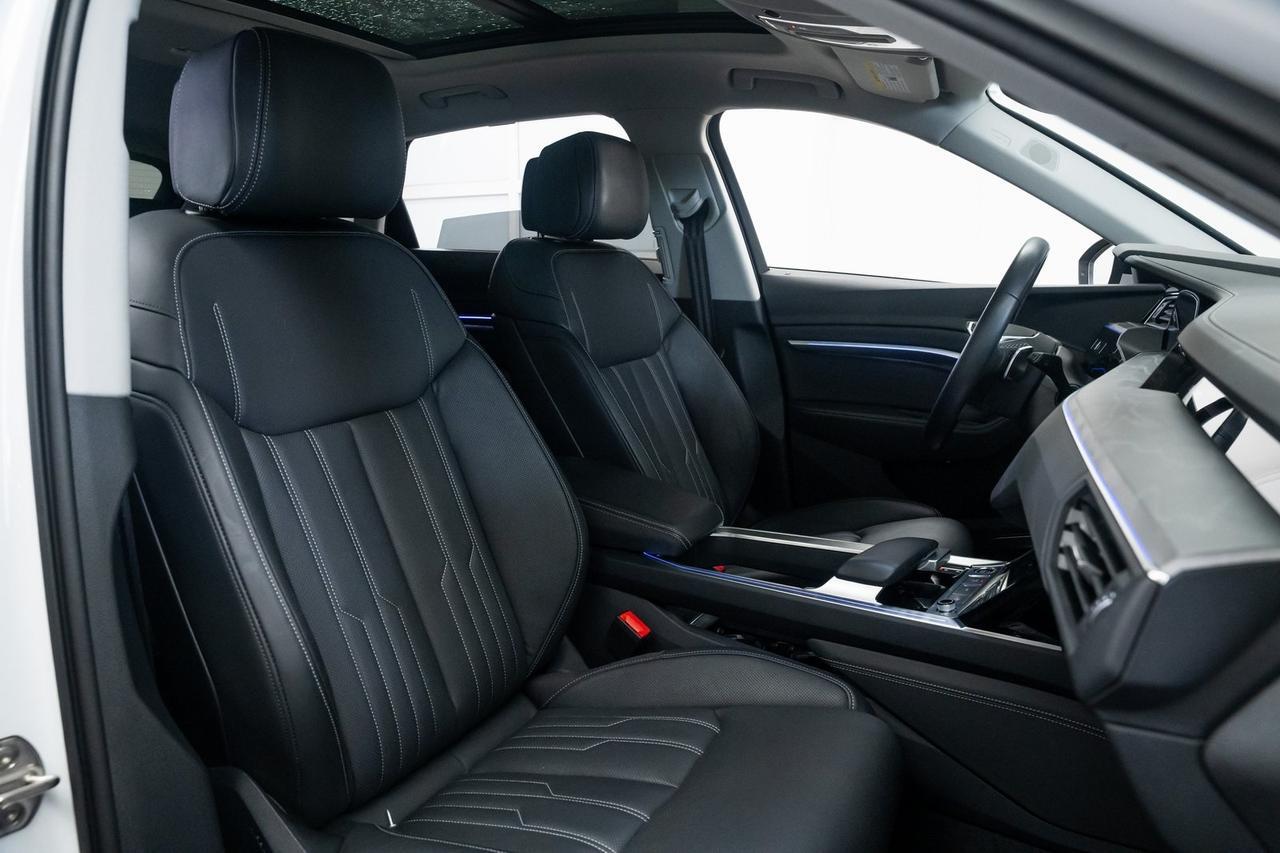 2024 Audi Q8 e-tron Prestige 1 Owner Vented Seats Black Optic Package Portland OR