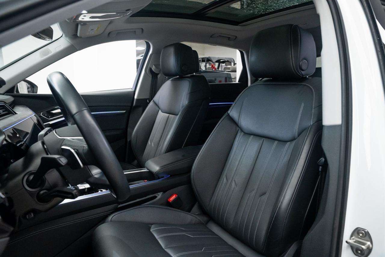 2024 Audi Q8 e-tron Prestige 1 Owner Vented Seats Black Optic Package Portland OR