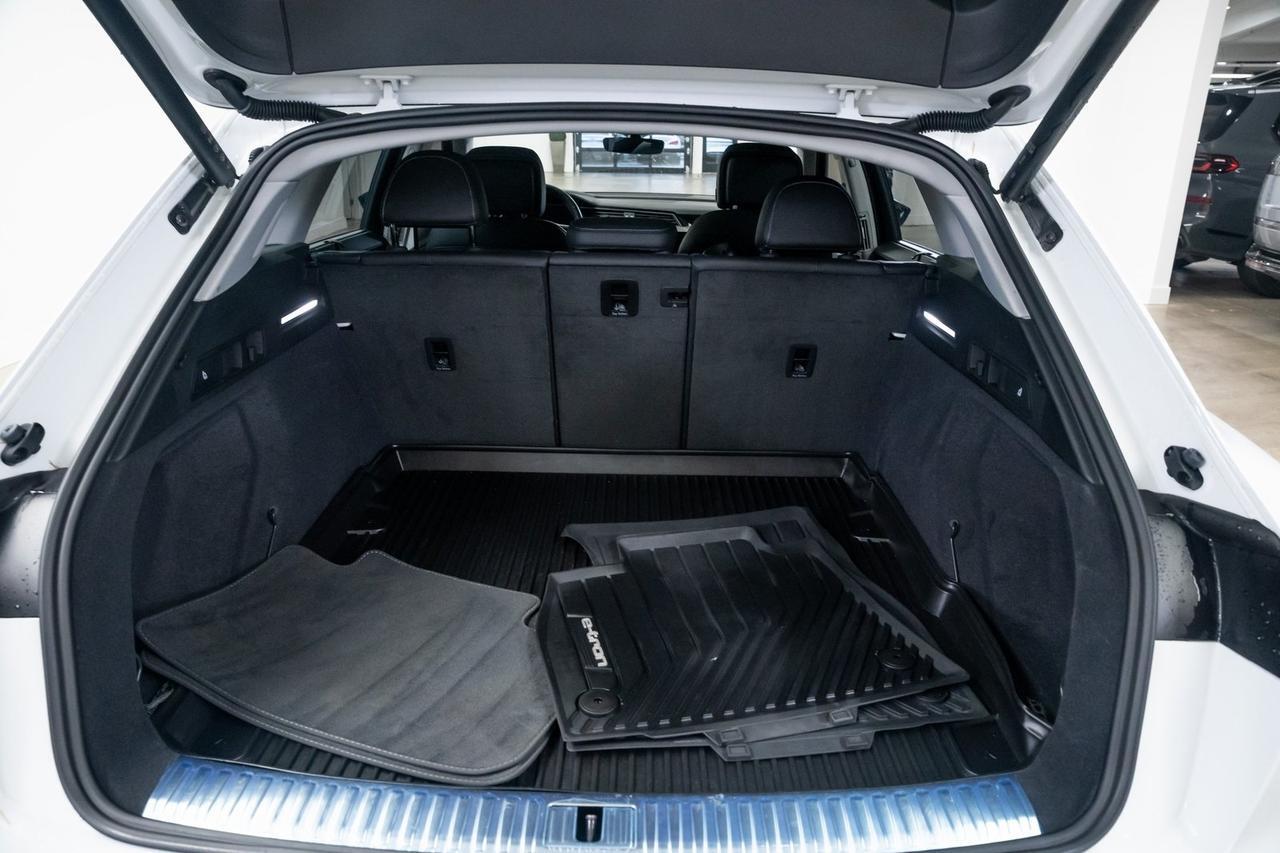 2024 Audi Q8 e-tron Prestige 1 Owner Vented Seats Black Optic Package Portland OR