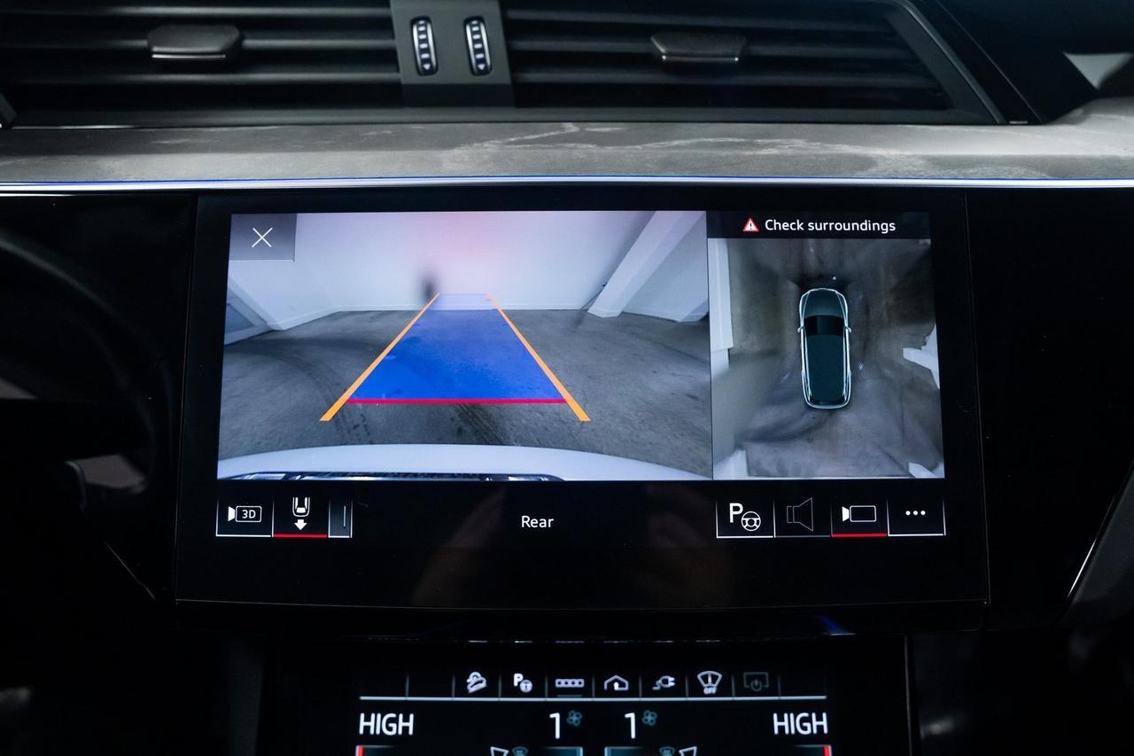 2024 Audi Q8 e-tron Prestige 1 Owner Vented Seats Black Optic Package Portland OR