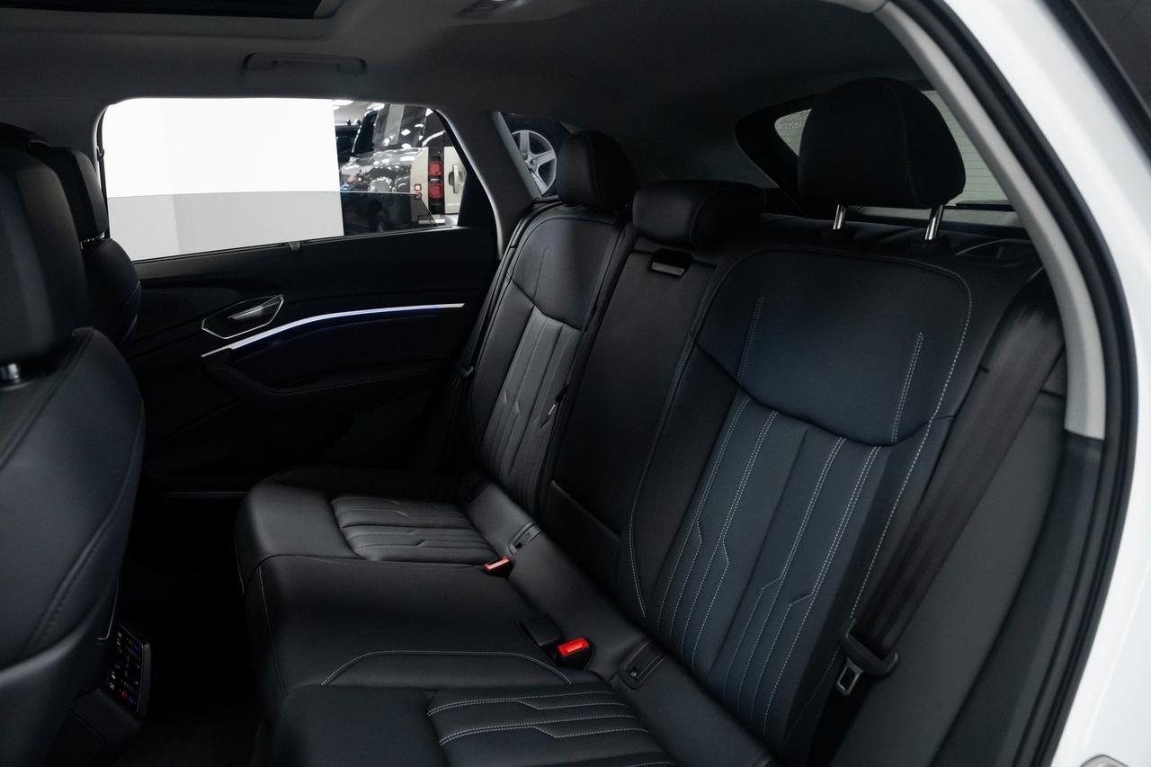 2024 Audi Q8 e-tron Prestige 1 Owner Vented Seats Black Optic Package Portland OR